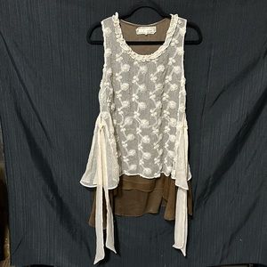 A’reve brand / Tan lace w/brown lining top / size S / P-15